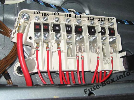 Block im Fußraum: BMW 5er (1996, 1997, 1998, 1999, 2000, 2001, 2002, 2003)