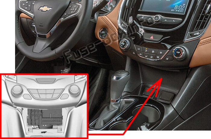 Position des Sicherungskastens im Fahrgastraum: Chevrolet Cruze (J400; 2016-2019 ..)