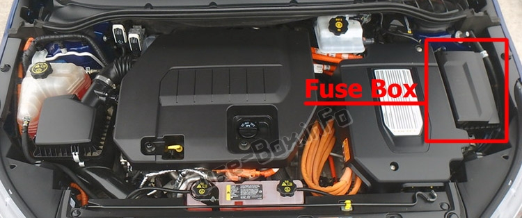 Position des Sicherungskastens im Motorraum: Chevrolet Volt (2011-2015)