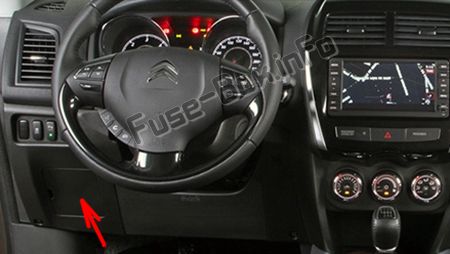 Position des Sicherungskastens im Fahrgastraum (LHD): Citroen C4 Aircross (2012-2017)