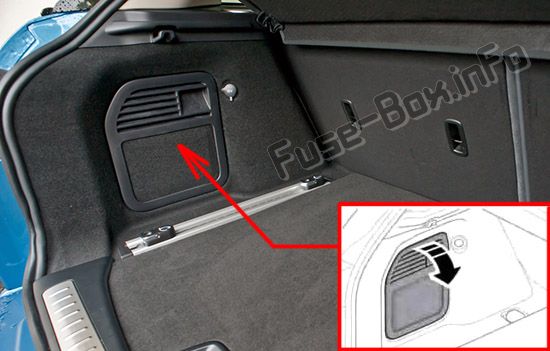 Position des Sicherungskastens im Kofferraum: Land Rover Range Rover Evoque (2012-2019)