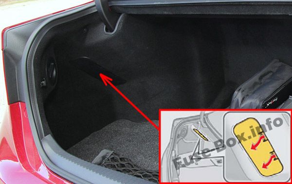 Lage der Sicherungen im Kofferraum: Lexus GS 250, GS 350 (2012-2017)