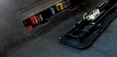 Sicherungskasten unter dem rechten Rücksitz Mercedes-Benz CL-Klasse / S-Klasse (1999-2006)