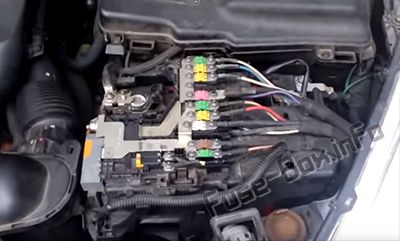 Sicherungen an der Batterie: Peugeot 508 (2011-2017)