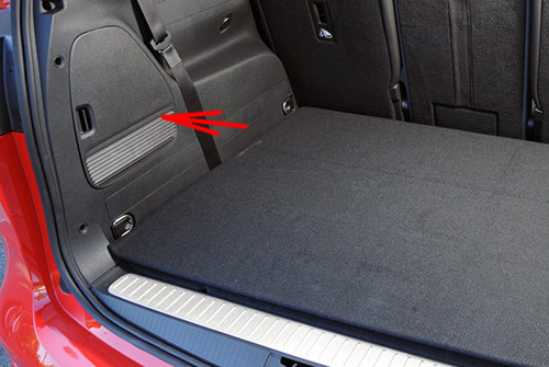 Position des Sicherungskastens im Kofferraum: Opel / Vauxhall Zafira Tourer C (2011-2017)